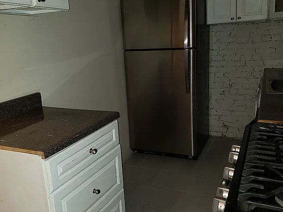 4th image of 556 Atlantic Ave