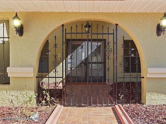5th image of 8464 Delaware Dr