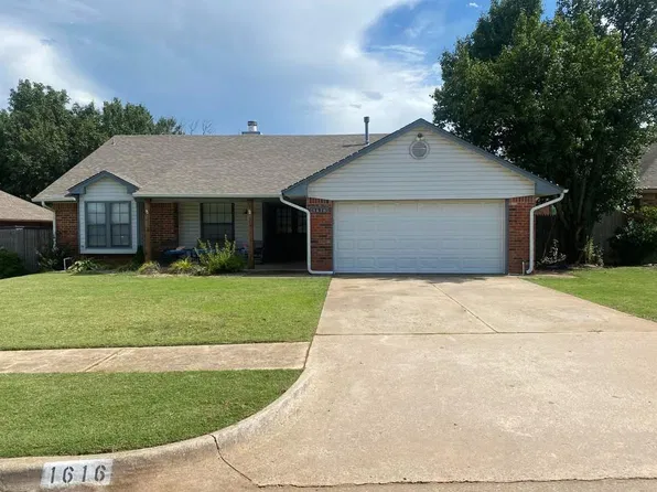 1616 NE 10th St, Moore, OK 73160