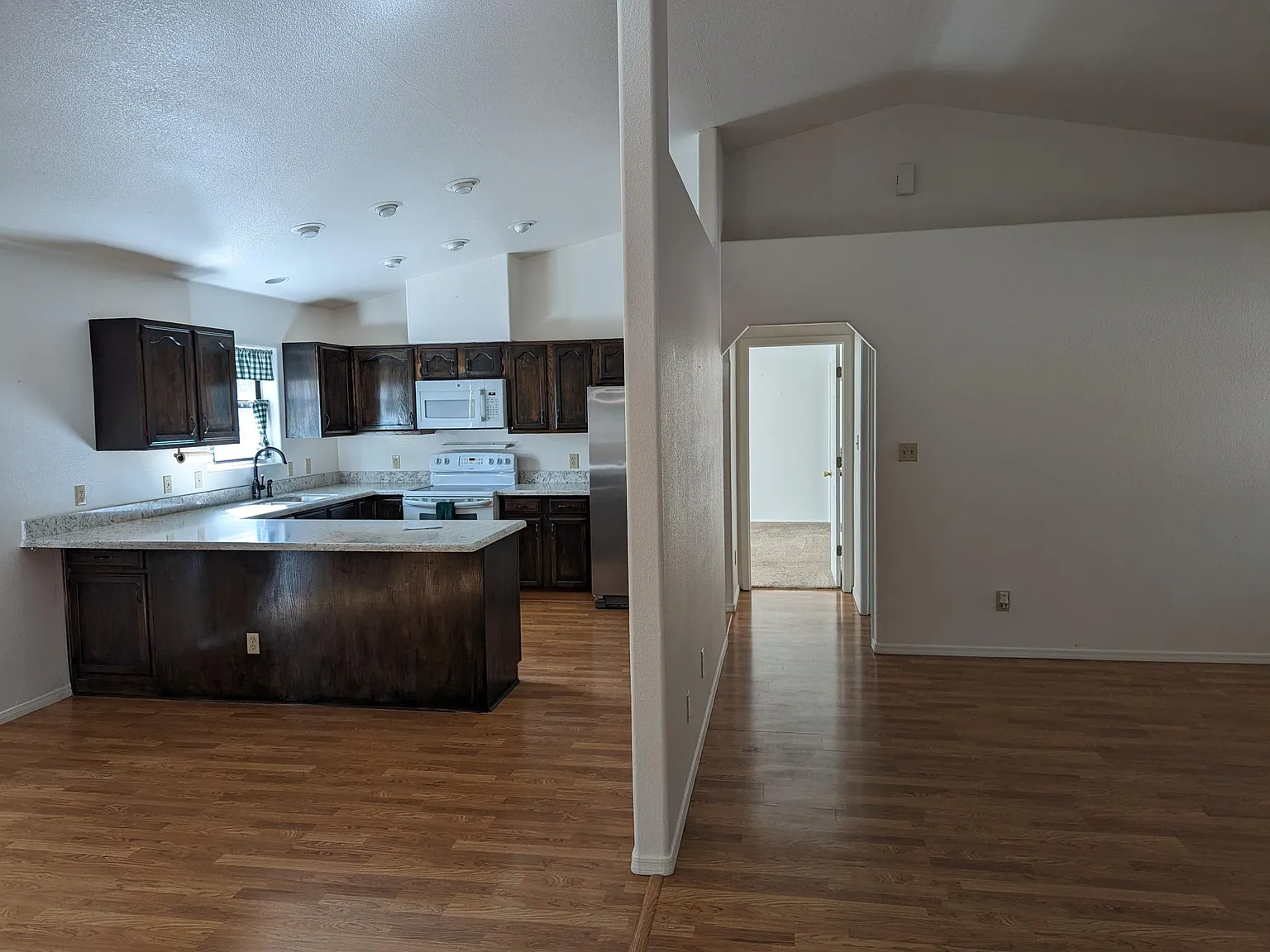 3 bed, 1504 sqft, $2,400 — Photo 4