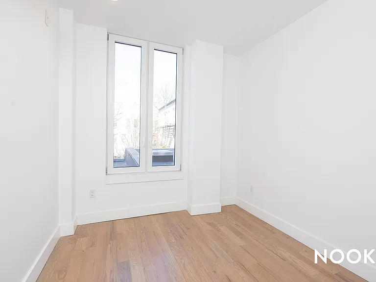 228 N 7th St #207 — Photo 4