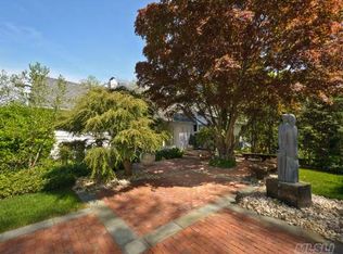 23 Rogers Rd, Great Neck, NY 11024