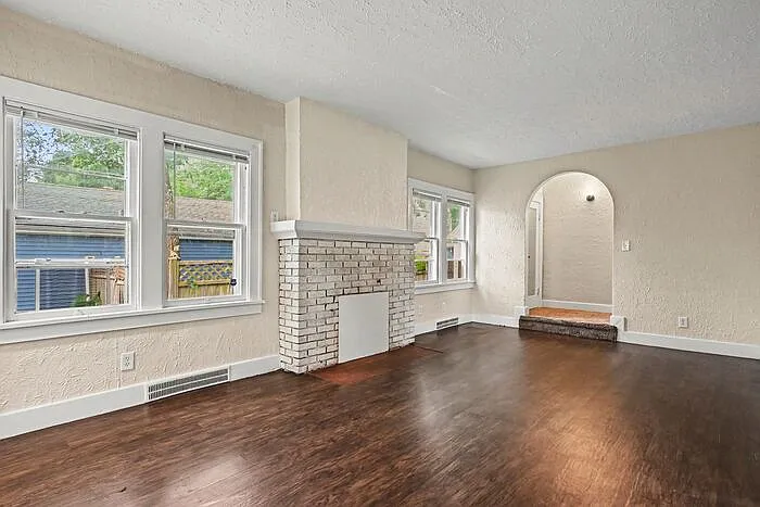2 bed, 1.5 bath, 1216 sqft, $1,349 — Photo 3