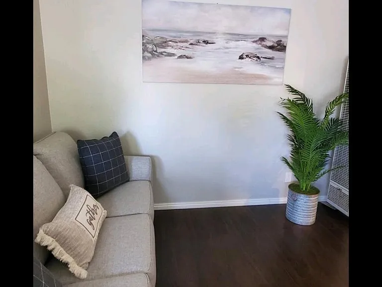 585 Vance St — Photo 3