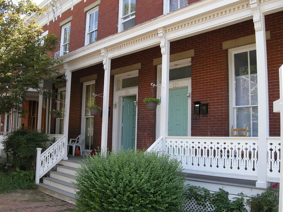 Welcome to 125 S Pine Street Door on right leads to the second floor. Corner of Cumberland and Pine Street. Close to VCU and downtown and the James River and Belle Island. Lots of restaurants close by