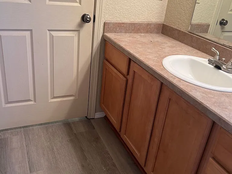 1431 NE Lucinda Ct — Photo 10