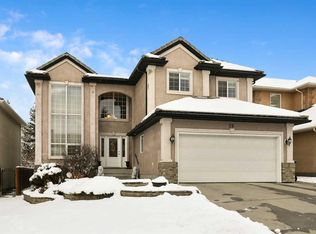 26 S Simcrest Mnr SW, Calgary, AB T3H 4K1