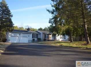 207 Old Forge Rd, Monroe Township, NJ 08831