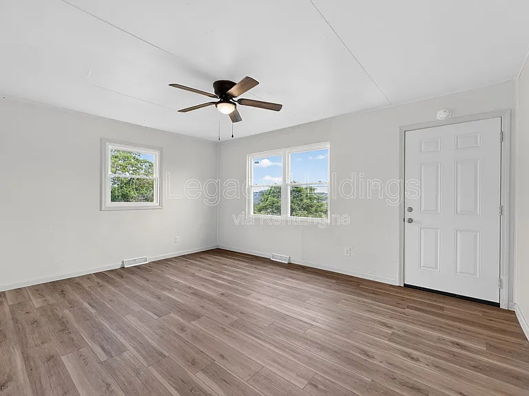 1533 Hoffman Ave — Photo 8