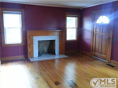5th image of 143 N Russell St