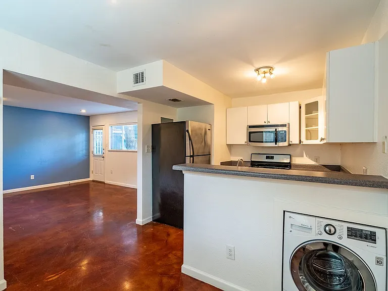 606 Franklin Blvd #A — Photo 6
