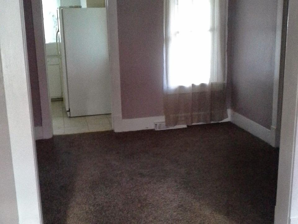 Dining room into kitchen