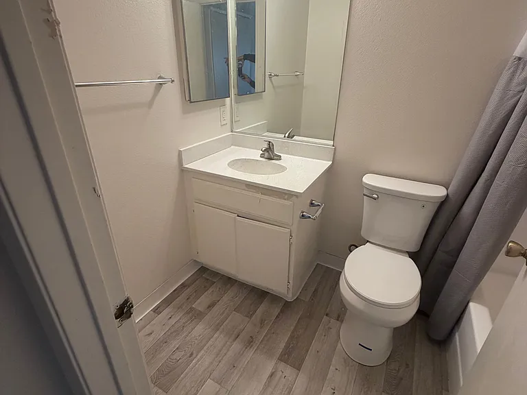 Newport Harbor Apartments — Photo 20