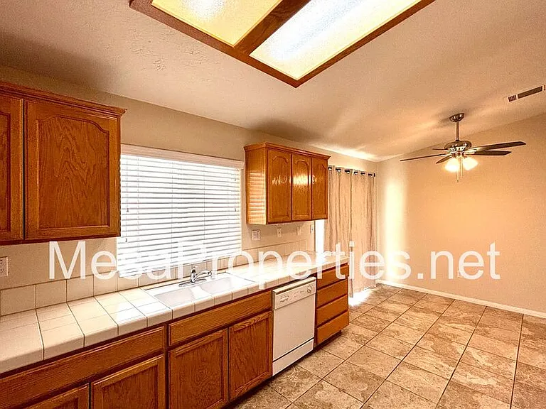 16653 Sholic St — Photo 9