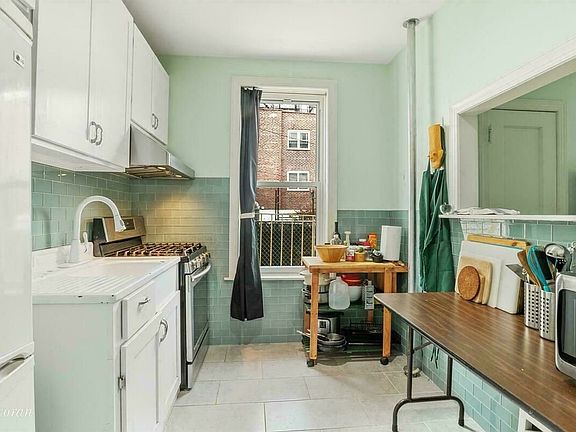 4th image of 673 41st St APT 3