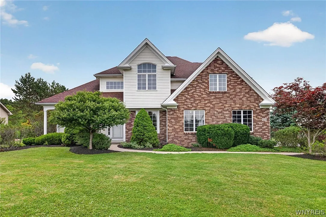 4 bed, 2.5 bath, 2721 sqft, $4,250 — Photo 1