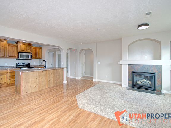 3rd image of 11738 S Currant Dr Unit 106