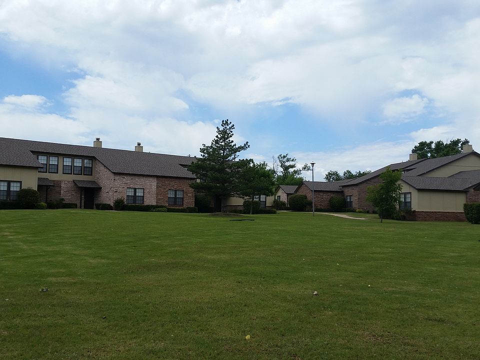 Common area in front of Townhomes
