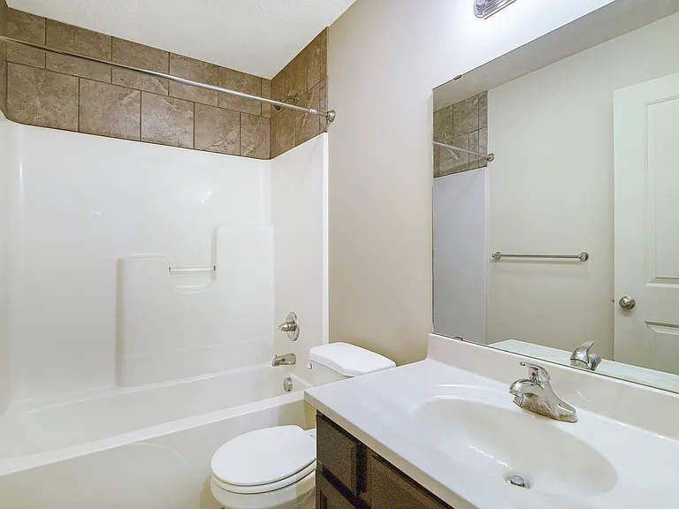 2629 Redwood Ave — Photo 18