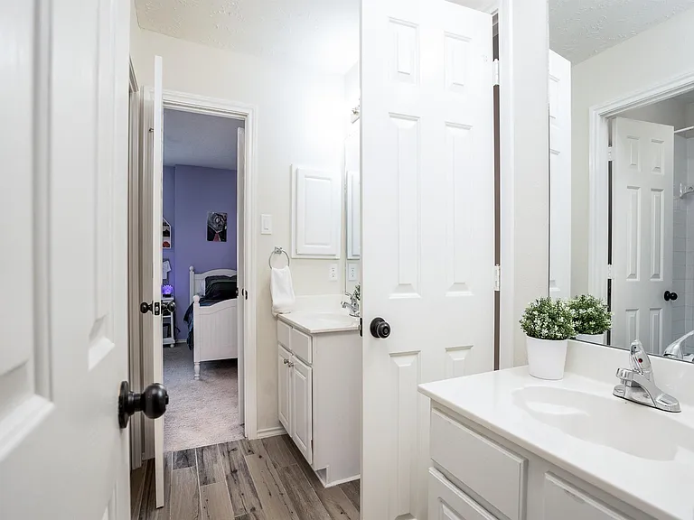 8915 Wallington Dr — Photo 29