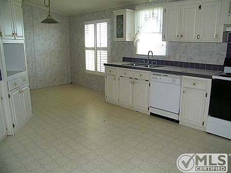 4th image of 3201 Elderberry Ln