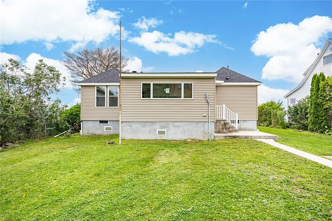 3 bed, 2.0 bath, 1242 sqft, $3,250 — Photo 1