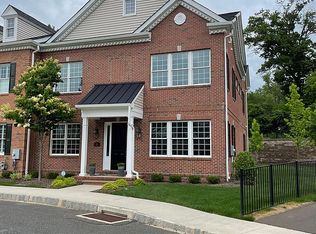 18 Creekview Ln, Yardley, PA 19067