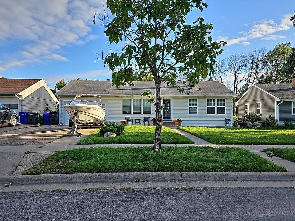 1st image of 2066 Hyacinth Ave E