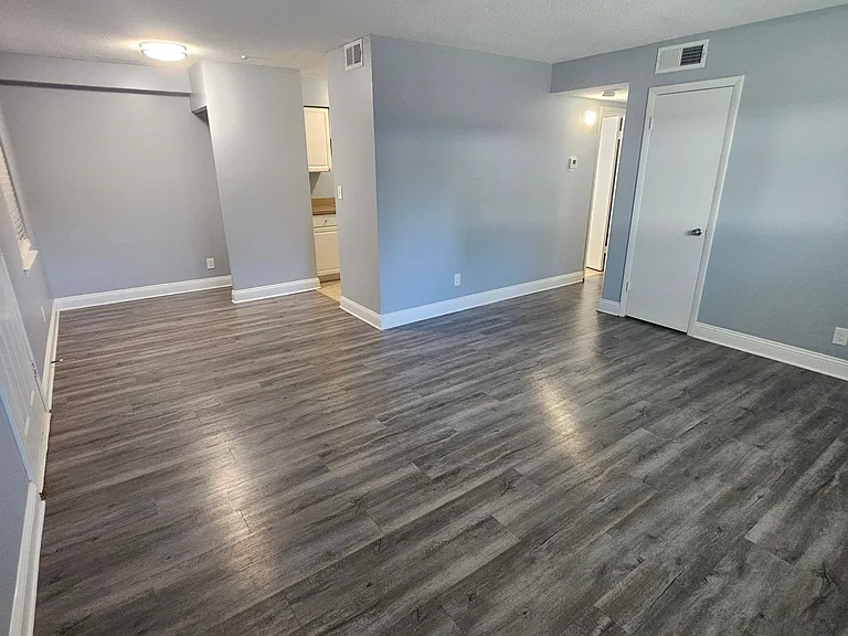 6240 Old Point Rd — Photo 7