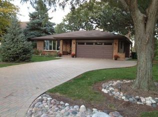 8605 Creekside Ln, Darien, IL