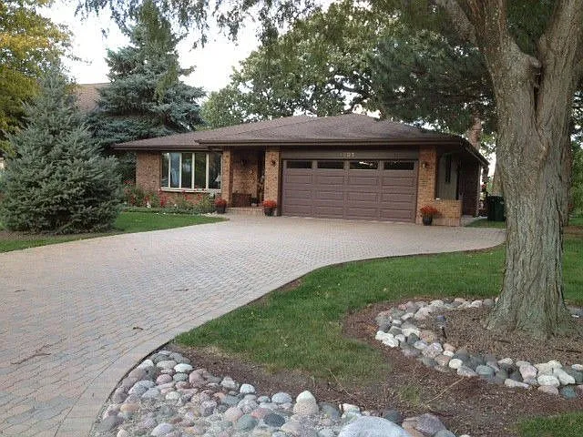 8605 Creekside Ln photo 1