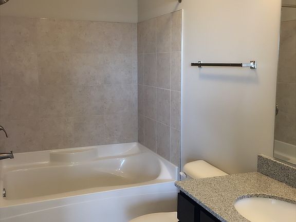 Huge soaking tub!