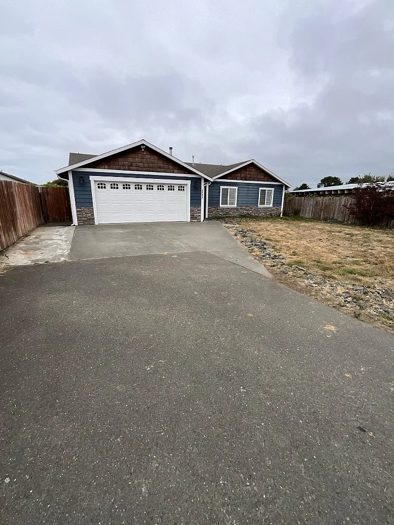 2533 Rita Ave — Photo 1