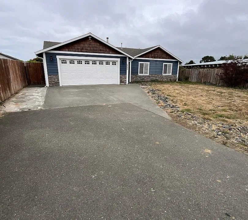 2533 Rita Ave