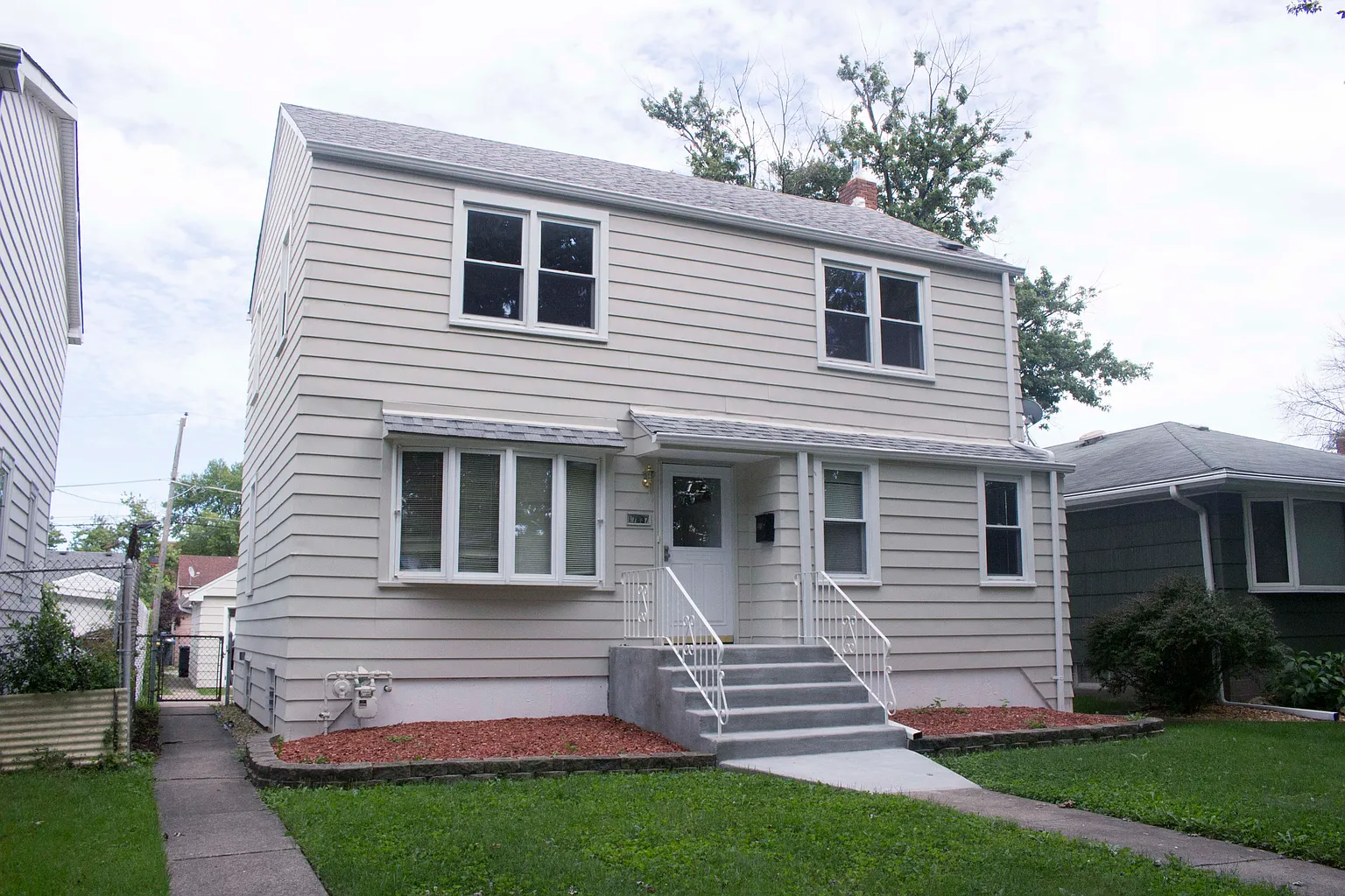 17837 Community St photo 1