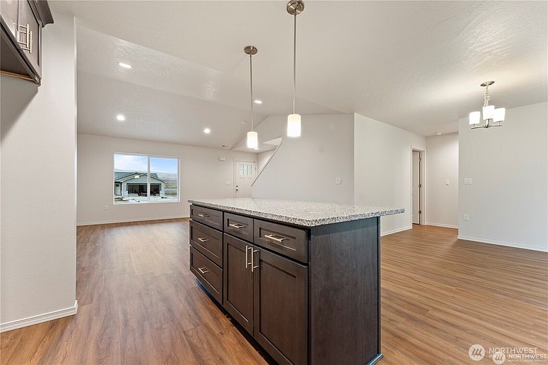 4th image of 901 La Vista Drive