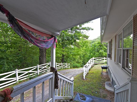 3rd image of 166 Dickson St