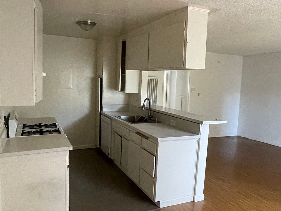 1st image of 15507 Vanowen St #19