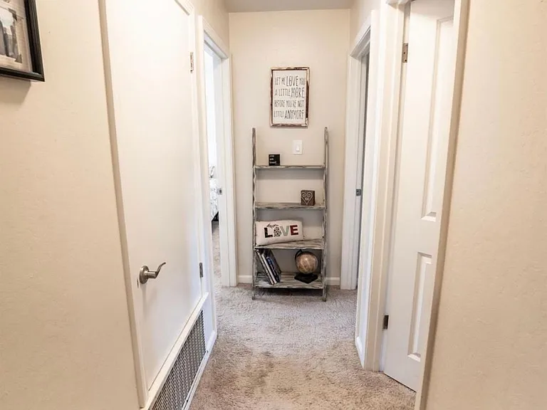 210 Canterbury Ave — Photo 24