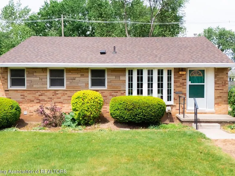3716 Macon Ave — Photo 2