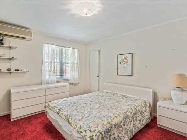 218-27 Sawyer Avenue image 16 of 19