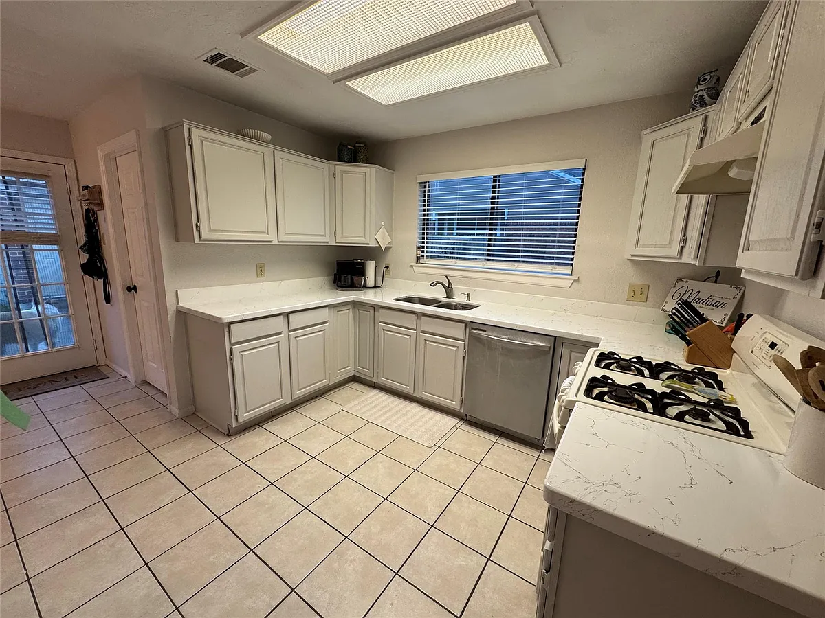 Building Photo - 14218 Redbud Valley Trl