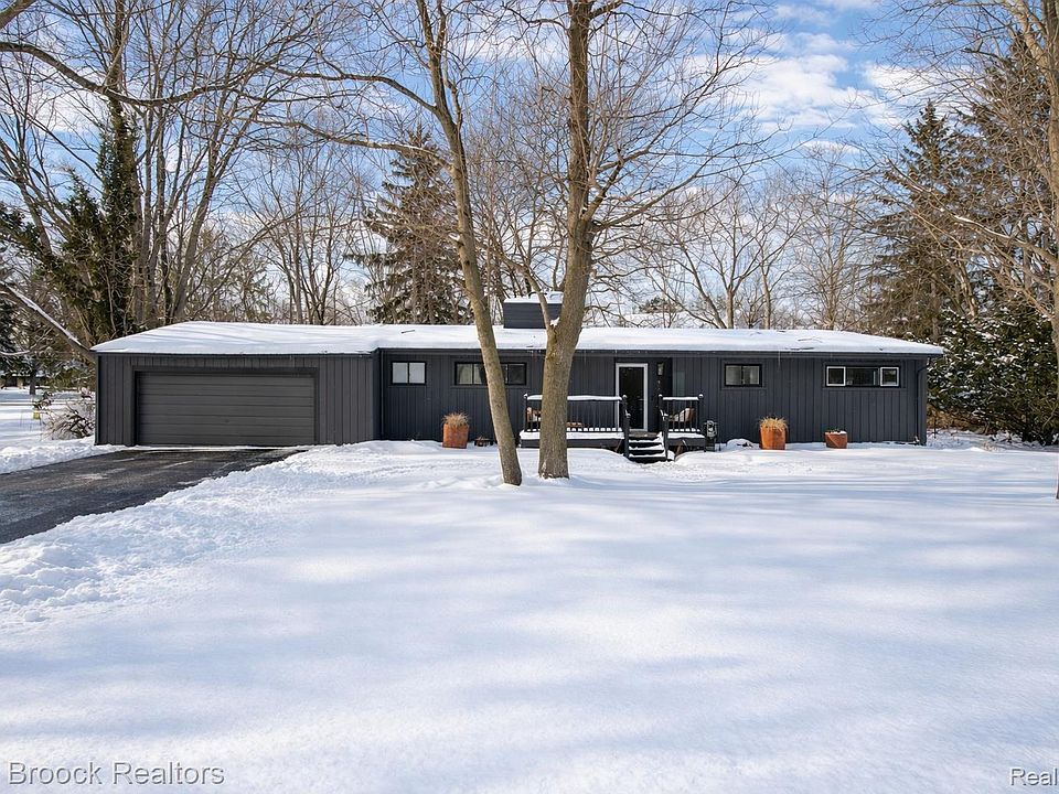 1st image of 32700 Evergreen Rd