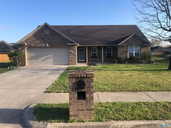 243 Chestnut Oak Cir, Owens Cross Roads, AL 35763