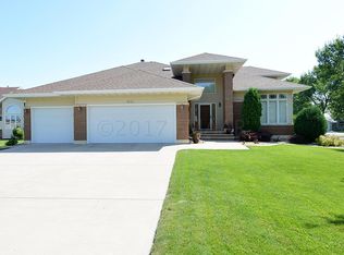 1901 Rose Creek Dr S, Fargo, ND 58104