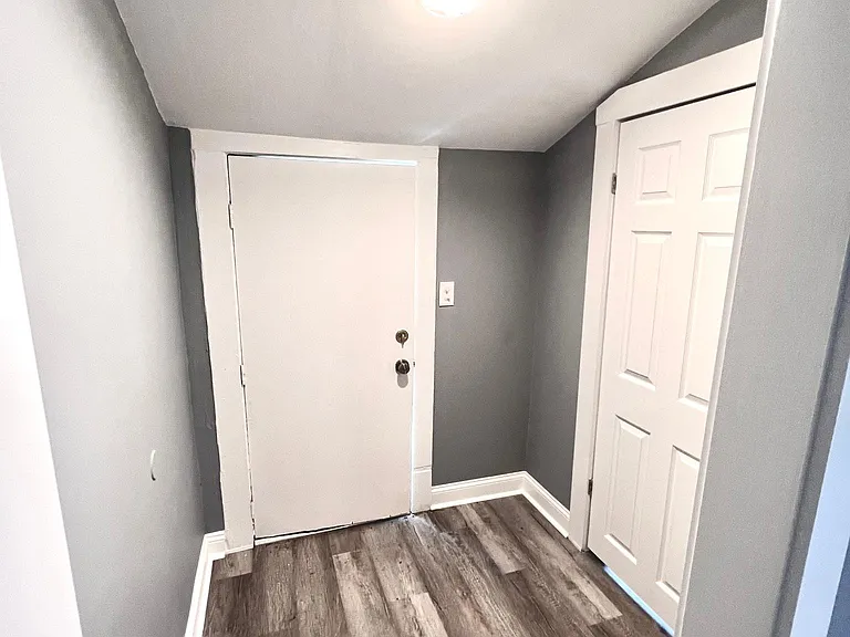 106 Lester Ave — Photo 9