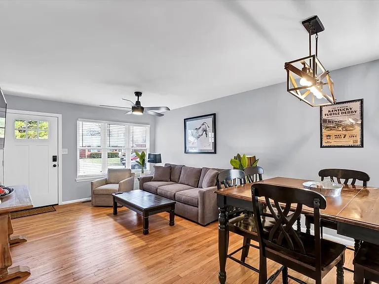 3216 Wellingmoor Ave — Photo 3
