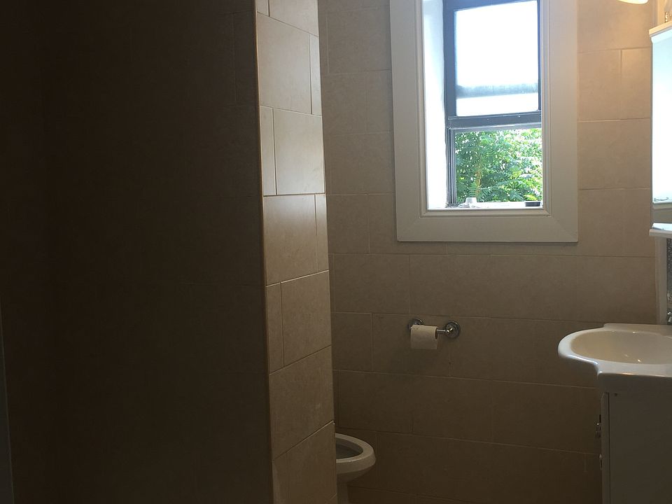 1st image of 1035 Washington Ave APT 1