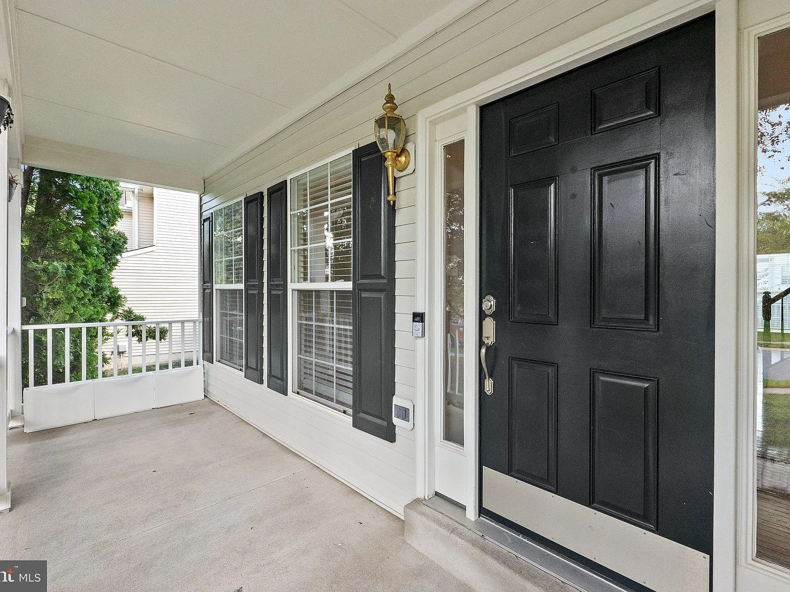 5 bed, 4.0 bath, 3928 sqft, $4,200 — Photo 2