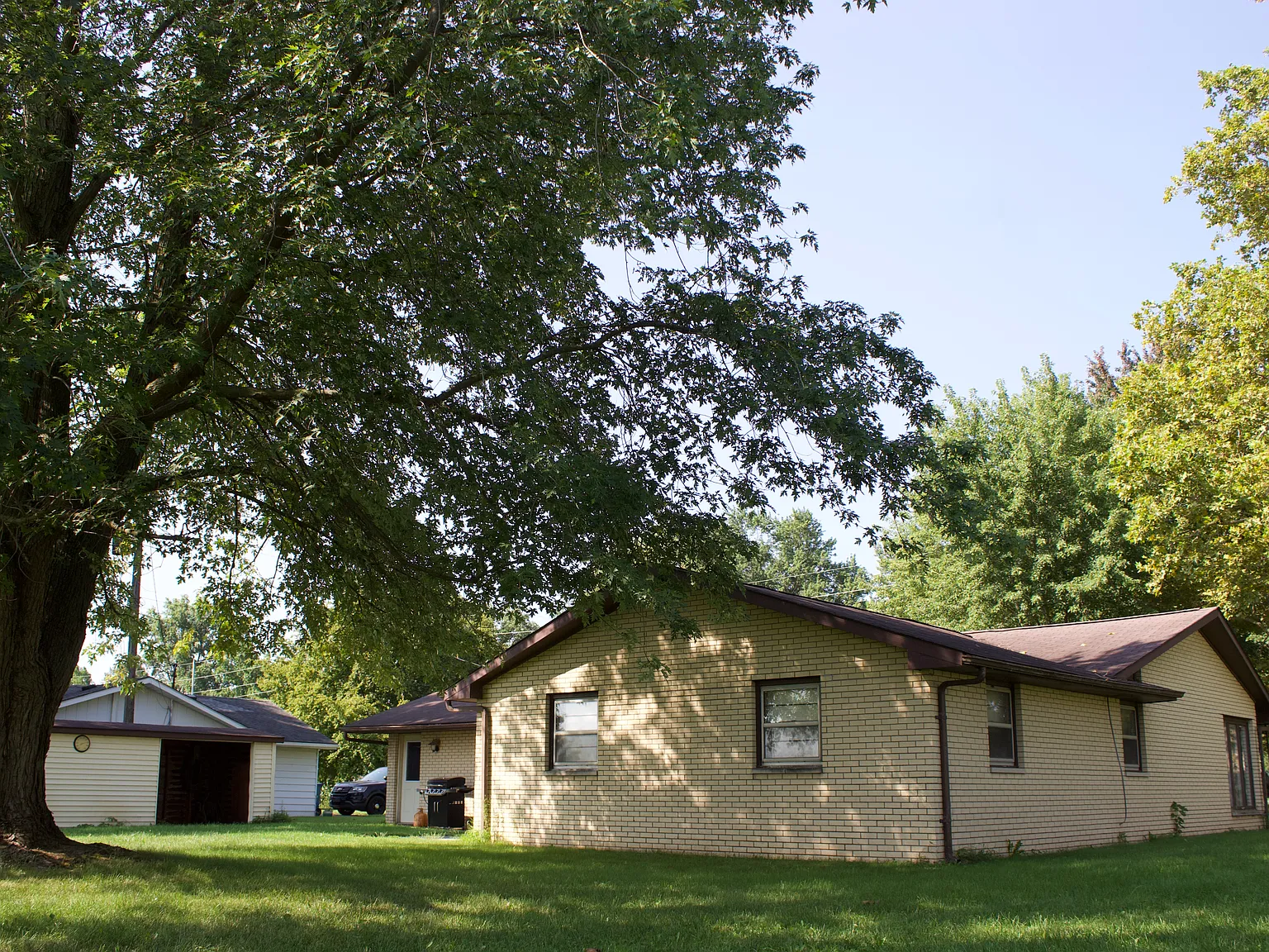 3 bed, 1380 sqft, $2,350 — Photo 2